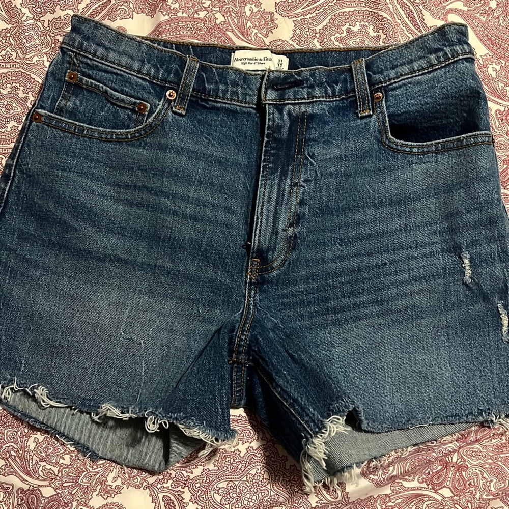 Abercrombie high rise 4” short